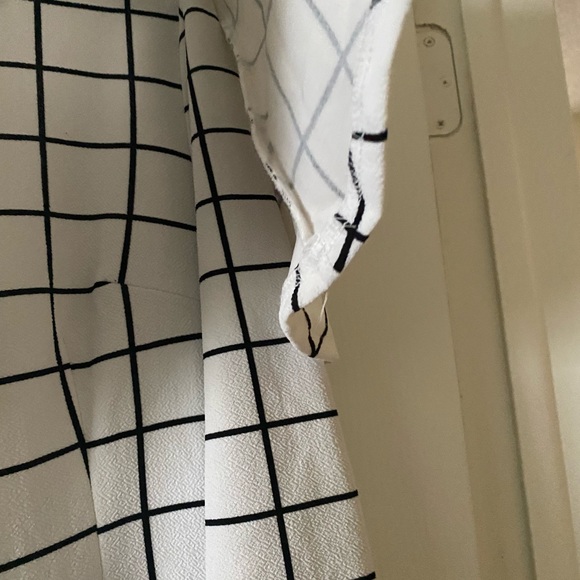 SHEIN - BLACK AND WHITE DRESS - Picture 7 of 11